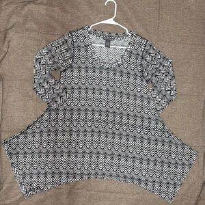 Chelsea & Theodore Black White Long Sleeve Sharkbite Hem Stretch Tunic M